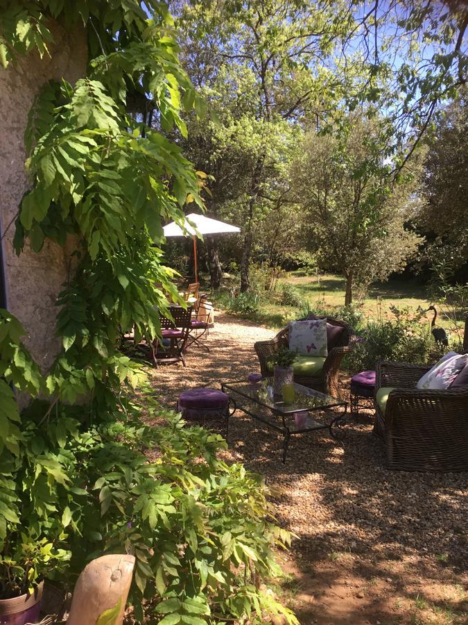 Longo Mai Bed & Breakfast Sillans-la-Cascade
